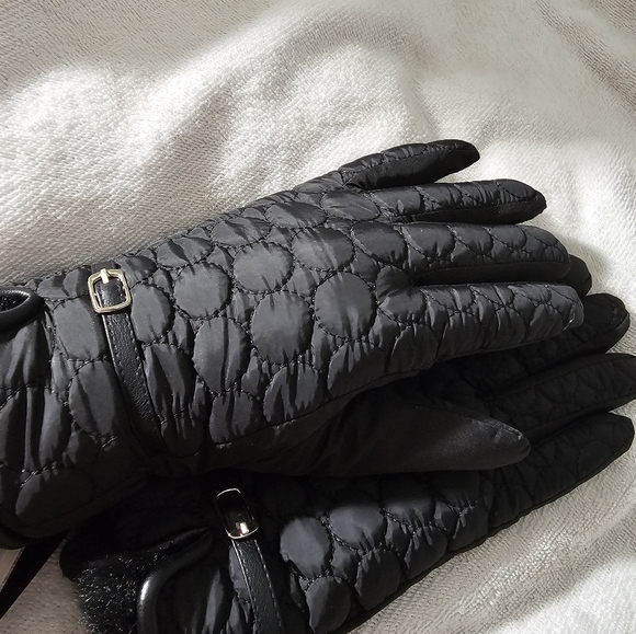 ROSSINI GLOVES STAY WARM AND COMFY FAX FUR INSIDE BRAND NEW🥰 - Picture 1 of 4
